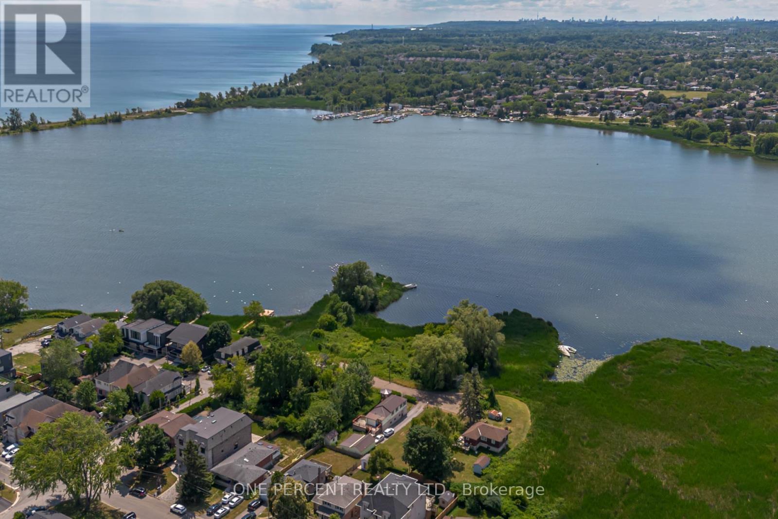 Photo 4 of 809 St Martins Drive, Pickering ON