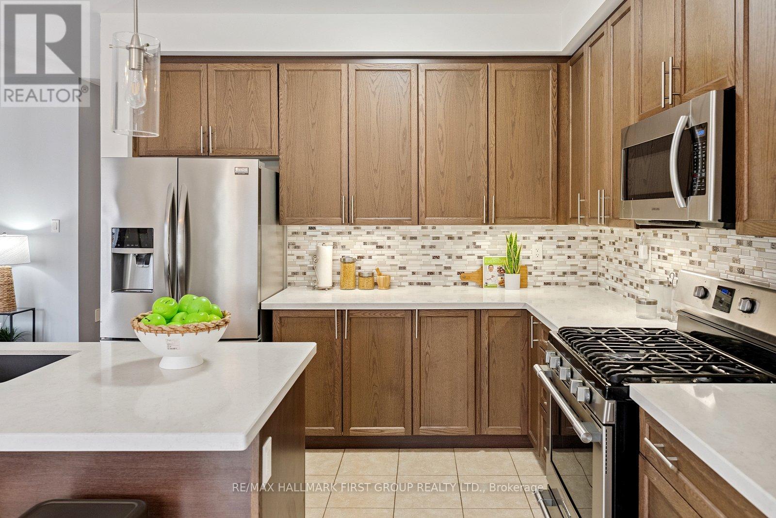 Photo 8 of 1737 Douglas Langtree Drive, Oshawa ON