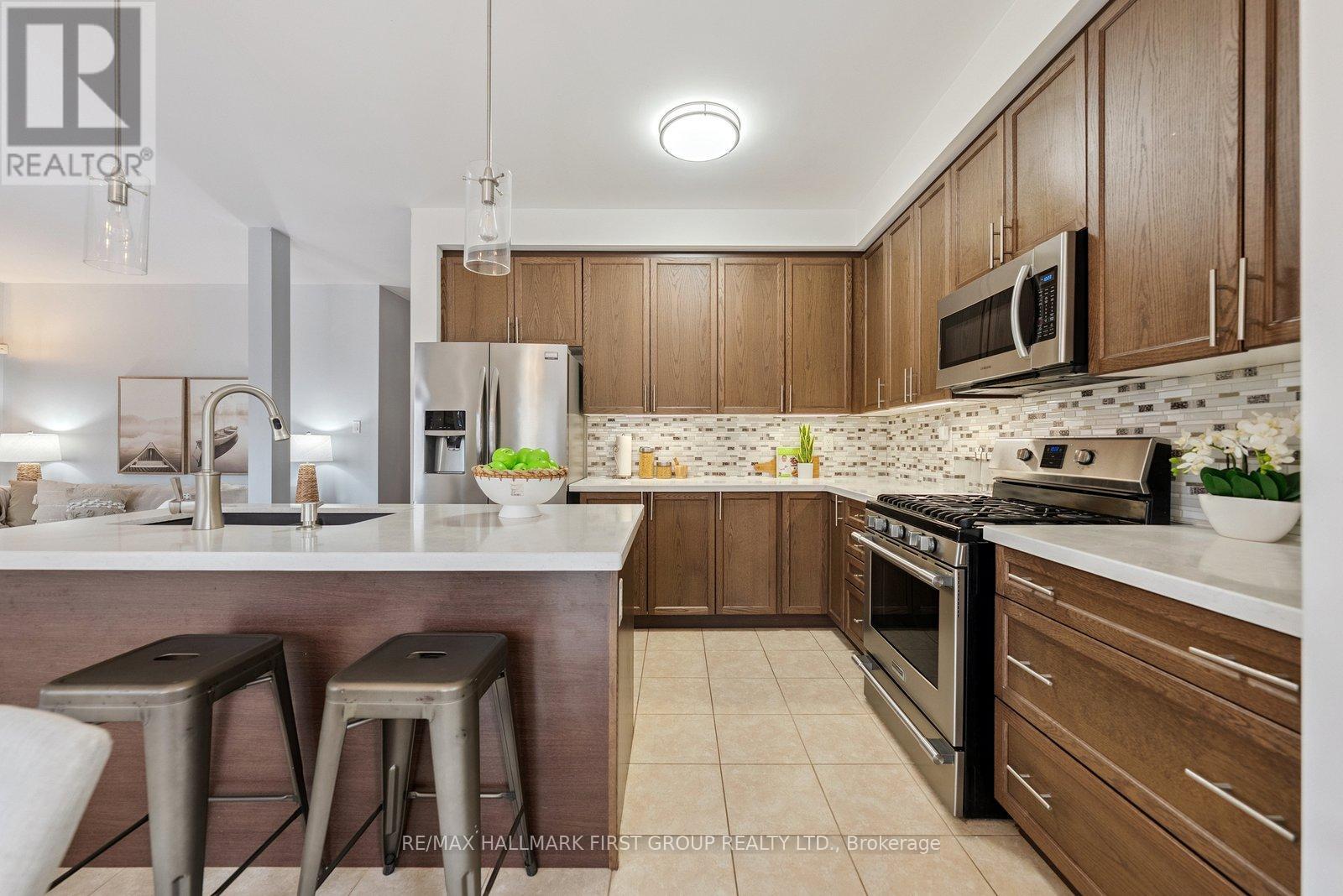 Photo 4 of 1737 Douglas Langtree Drive, Oshawa ON