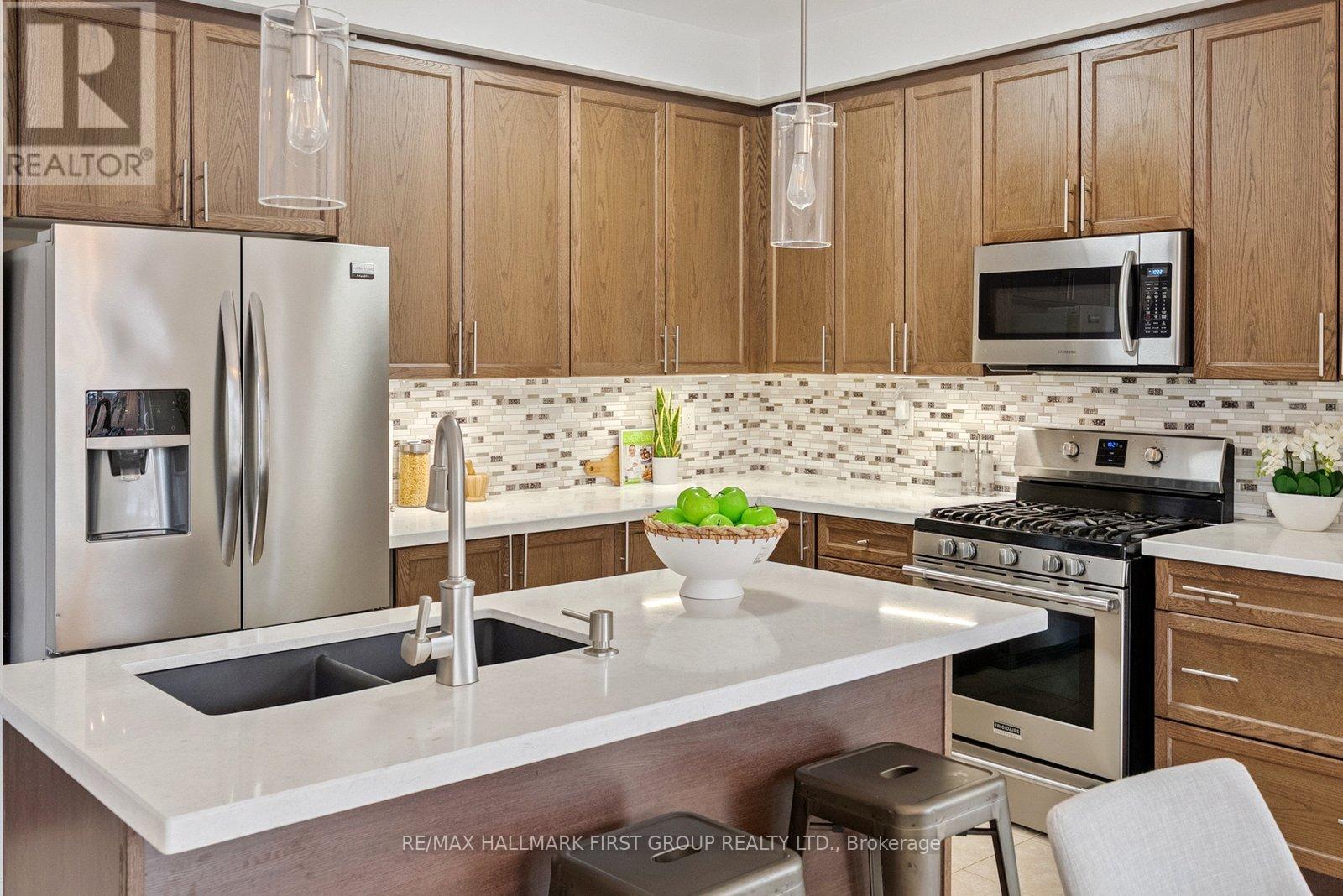 Photo 3 of 1737 Douglas Langtree Drive, Oshawa ON