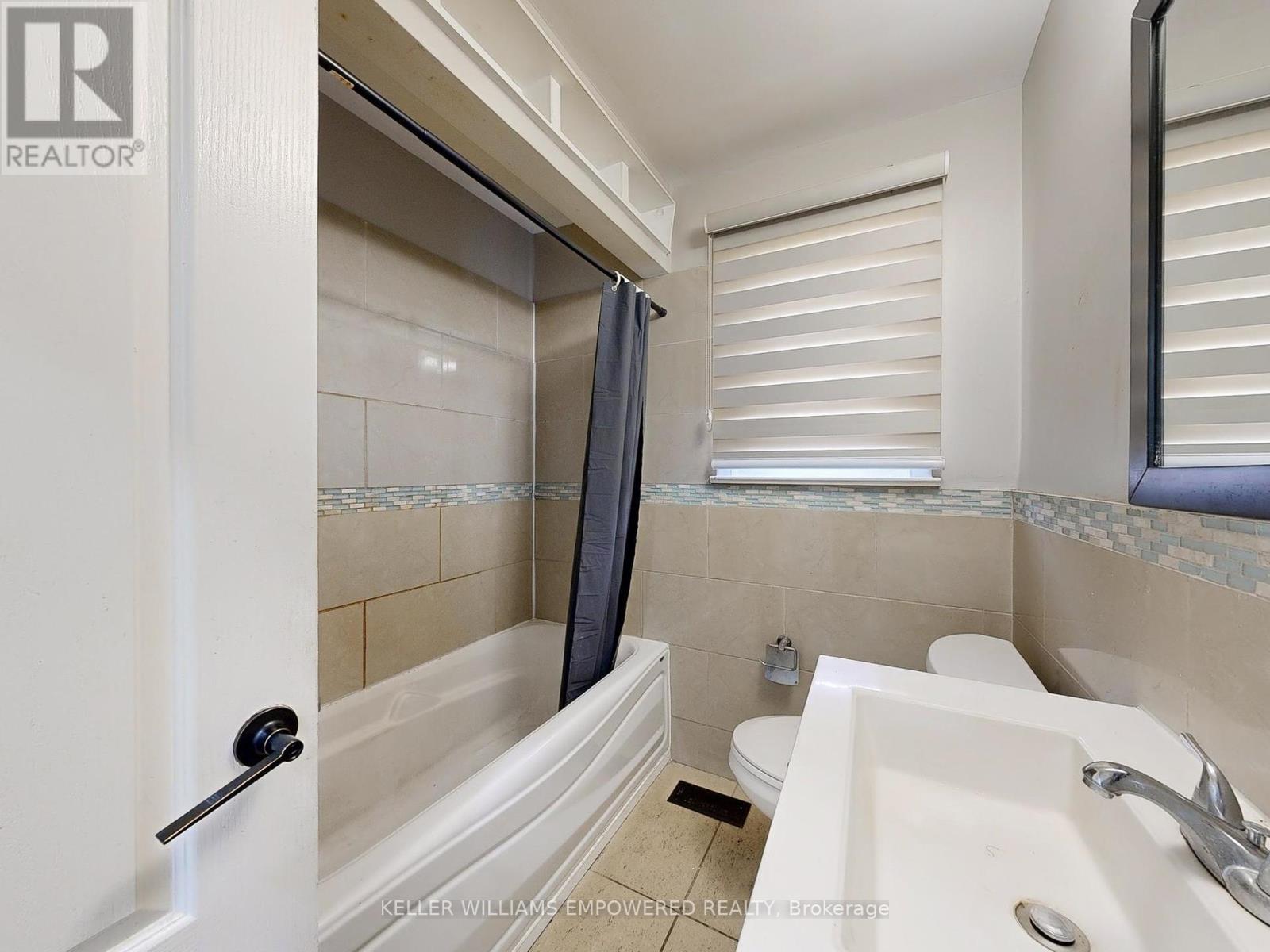 Photo 12 of 33 Rutledge Avenue, Toronto ON