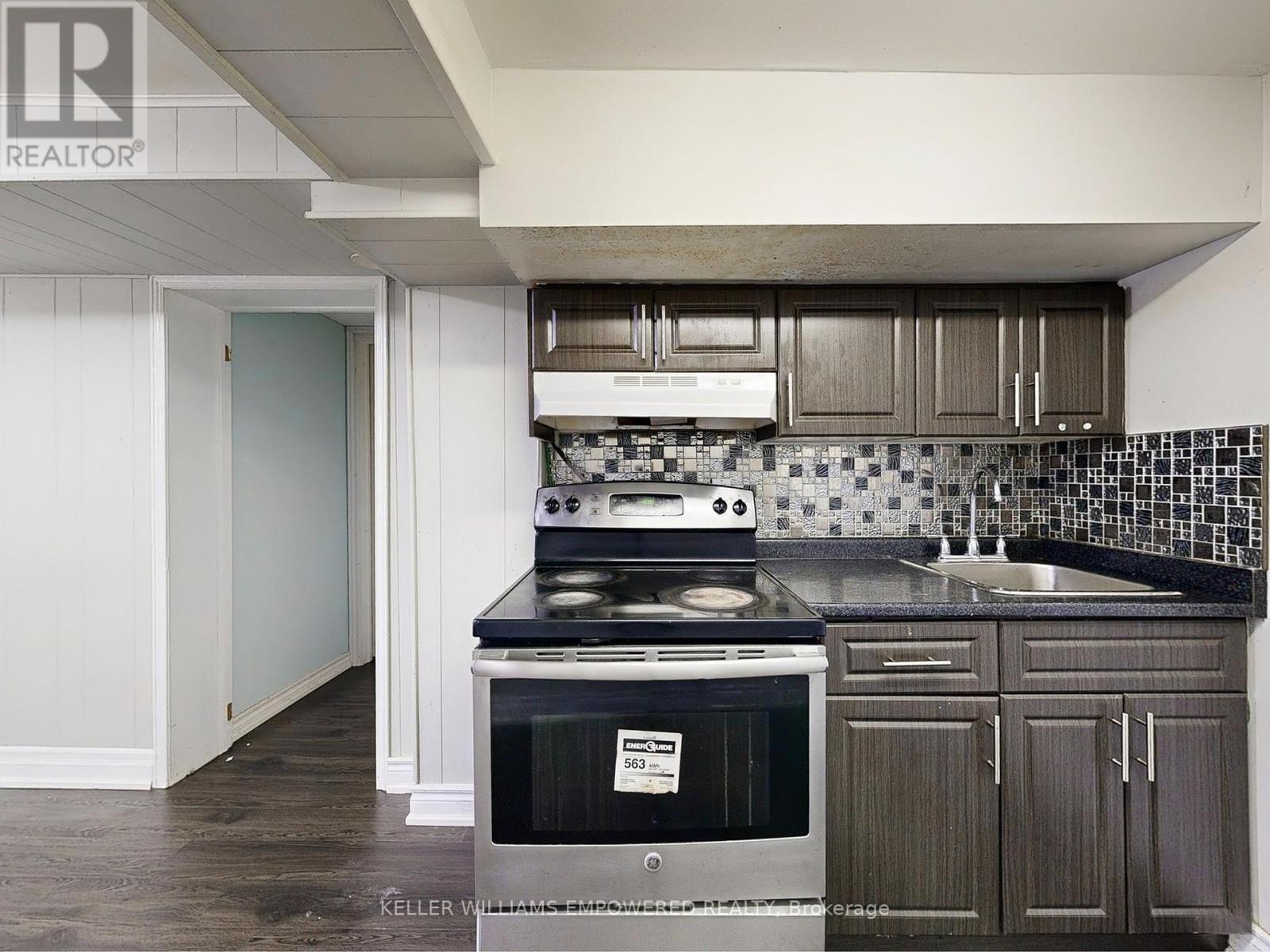 Photo 13 of 33 Rutledge Avenue, Toronto ON