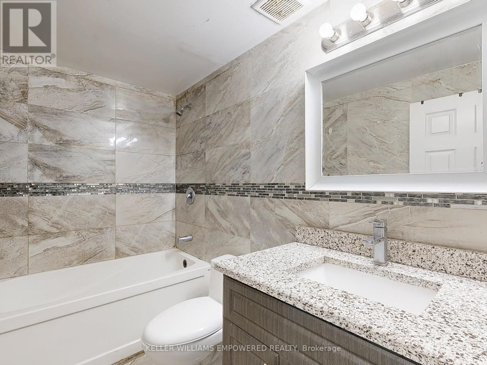Photo 17 of 33 Rutledge Avenue, Toronto ON