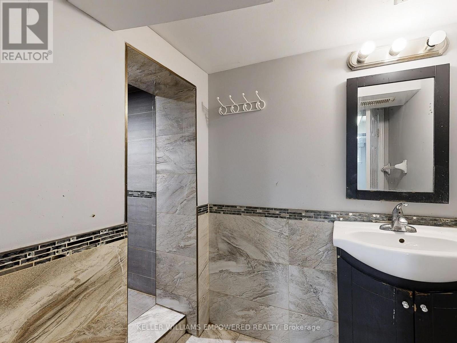 Photo 18 of 33 Rutledge Avenue, Toronto ON