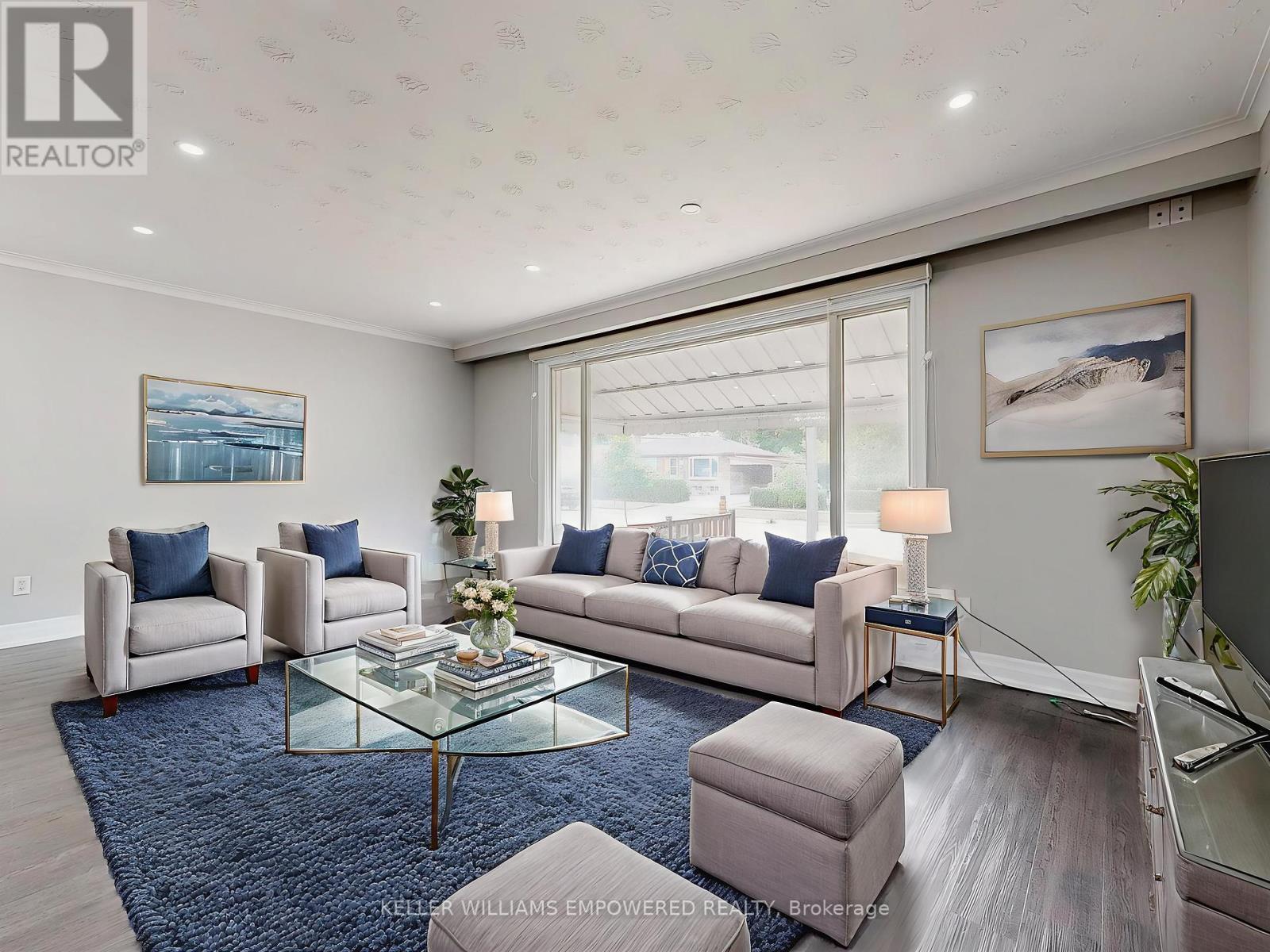 Photo 2 of 33 Rutledge Avenue, Toronto ON