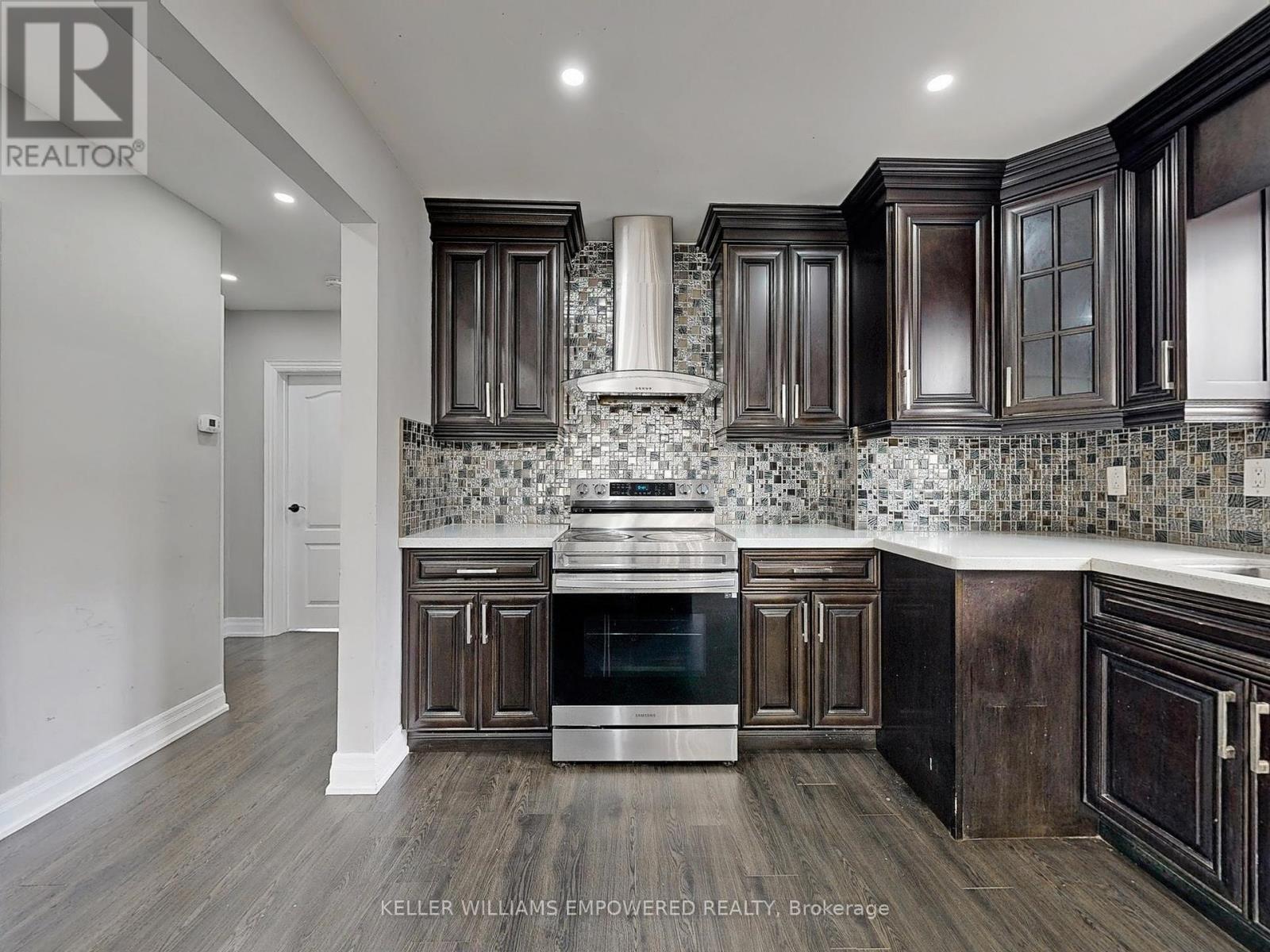 Photo 5 of 33 Rutledge Avenue, Toronto ON