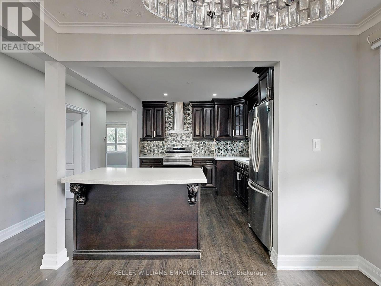 Photo 6 of 33 Rutledge Avenue, Toronto ON