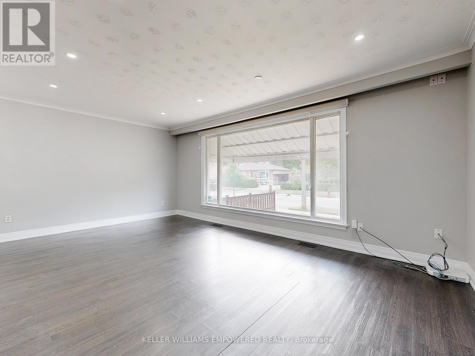 Photo 7 of 33 Rutledge Avenue, Toronto ON