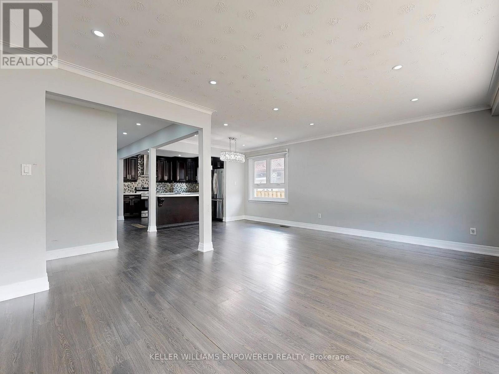 Photo 8 of 33 Rutledge Avenue, Toronto ON