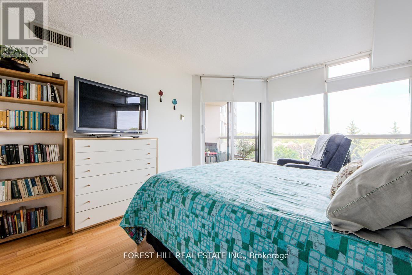 Photo 1 of 717 10 Guildwood Parkway, Toronto ON