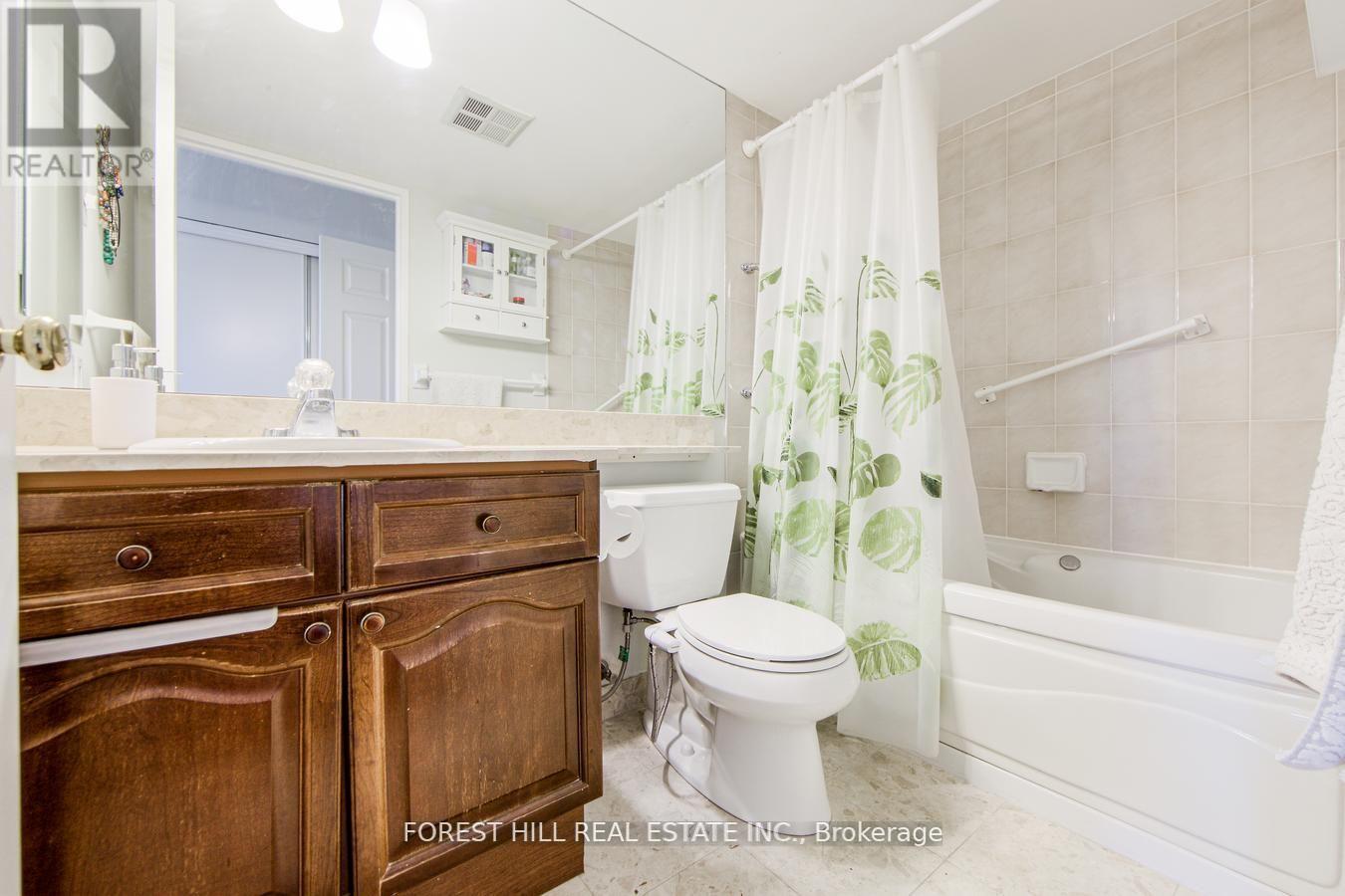 Photo 2 of 717 10 Guildwood Parkway, Toronto ON