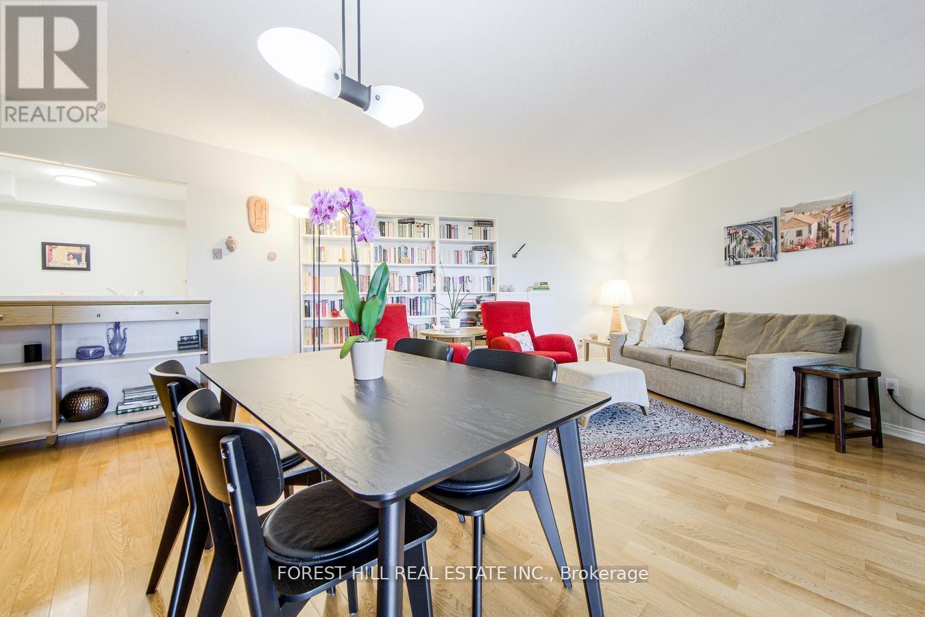 Photo 3 of 717 10 Guildwood Parkway, Toronto ON