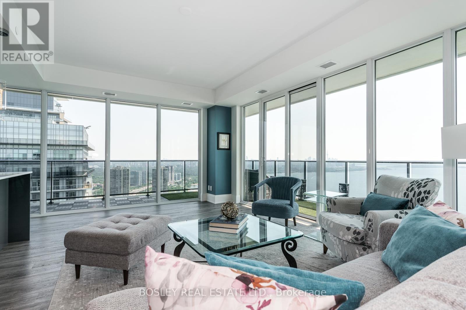 Photo 33 of 5104 70 Annie Craig Drive, Toronto ON