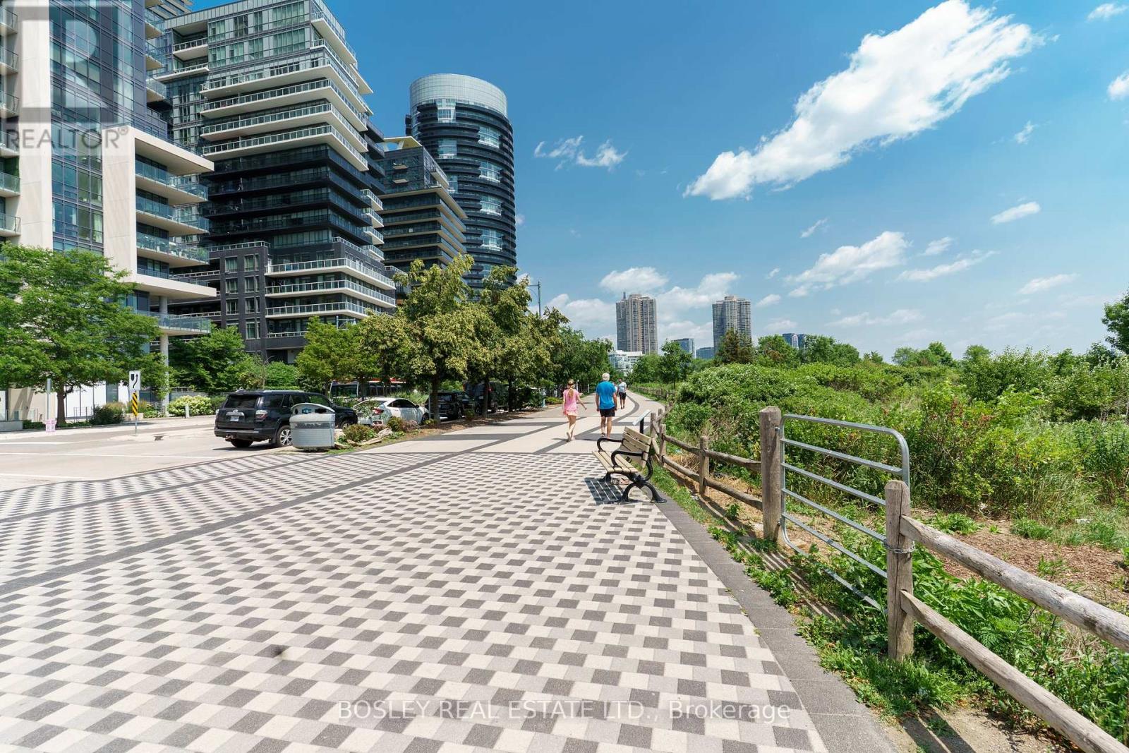 Photo 16 of 5104 70 Annie Craig Drive, Toronto ON