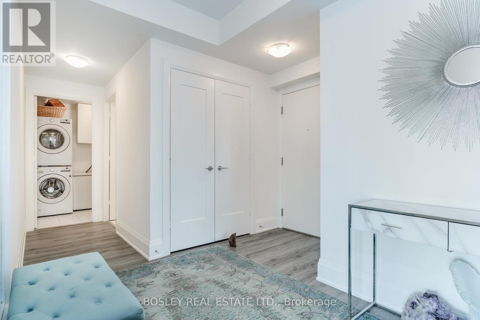 Photo 43 of 5104 70 Annie Craig Drive, Toronto ON
