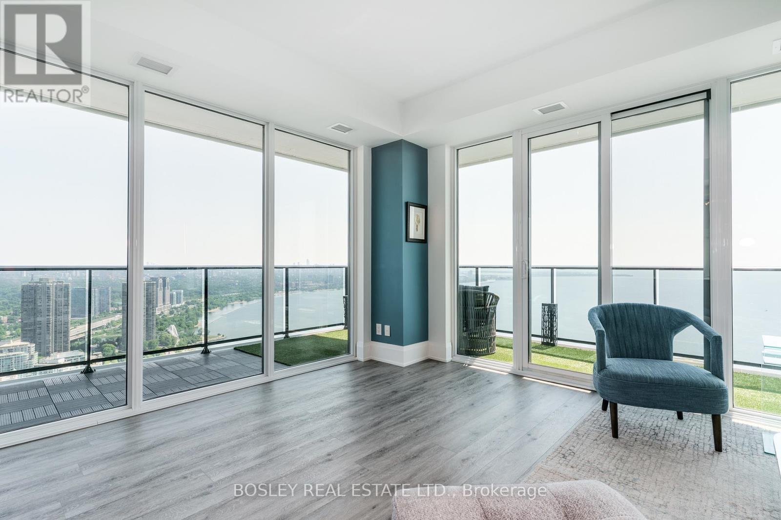 Photo 5 of 5104 70 Annie Craig Drive, Toronto ON