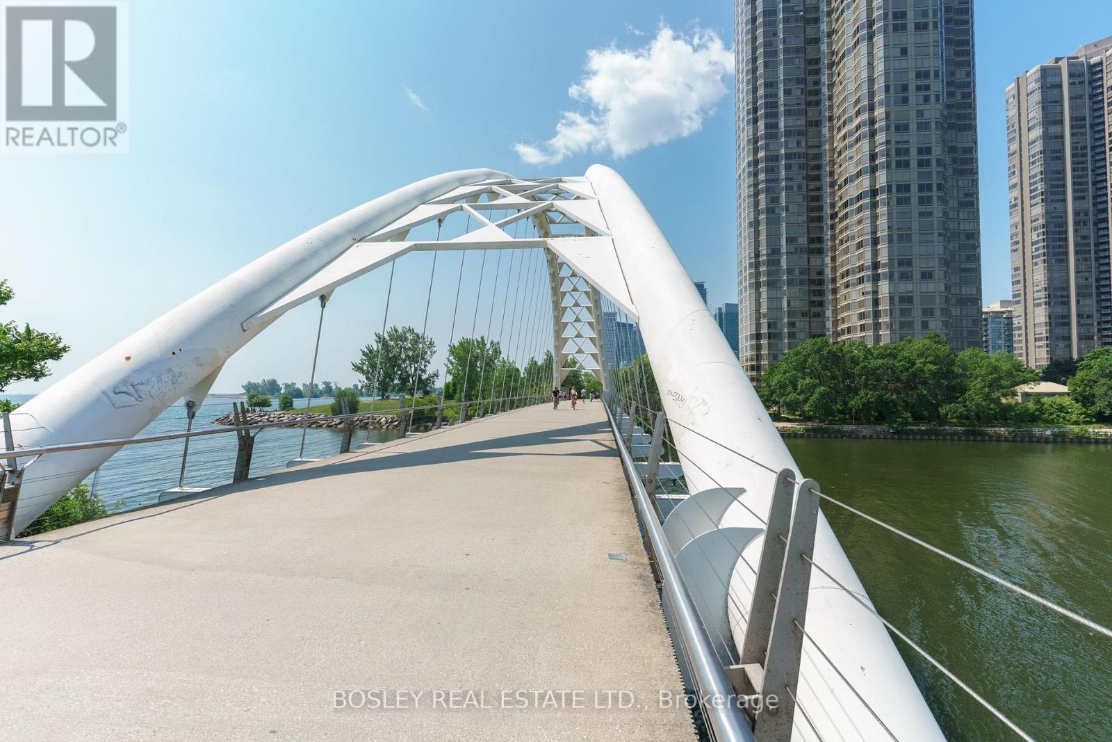 Photo 38 of 5104 70 Annie Craig Drive, Toronto ON