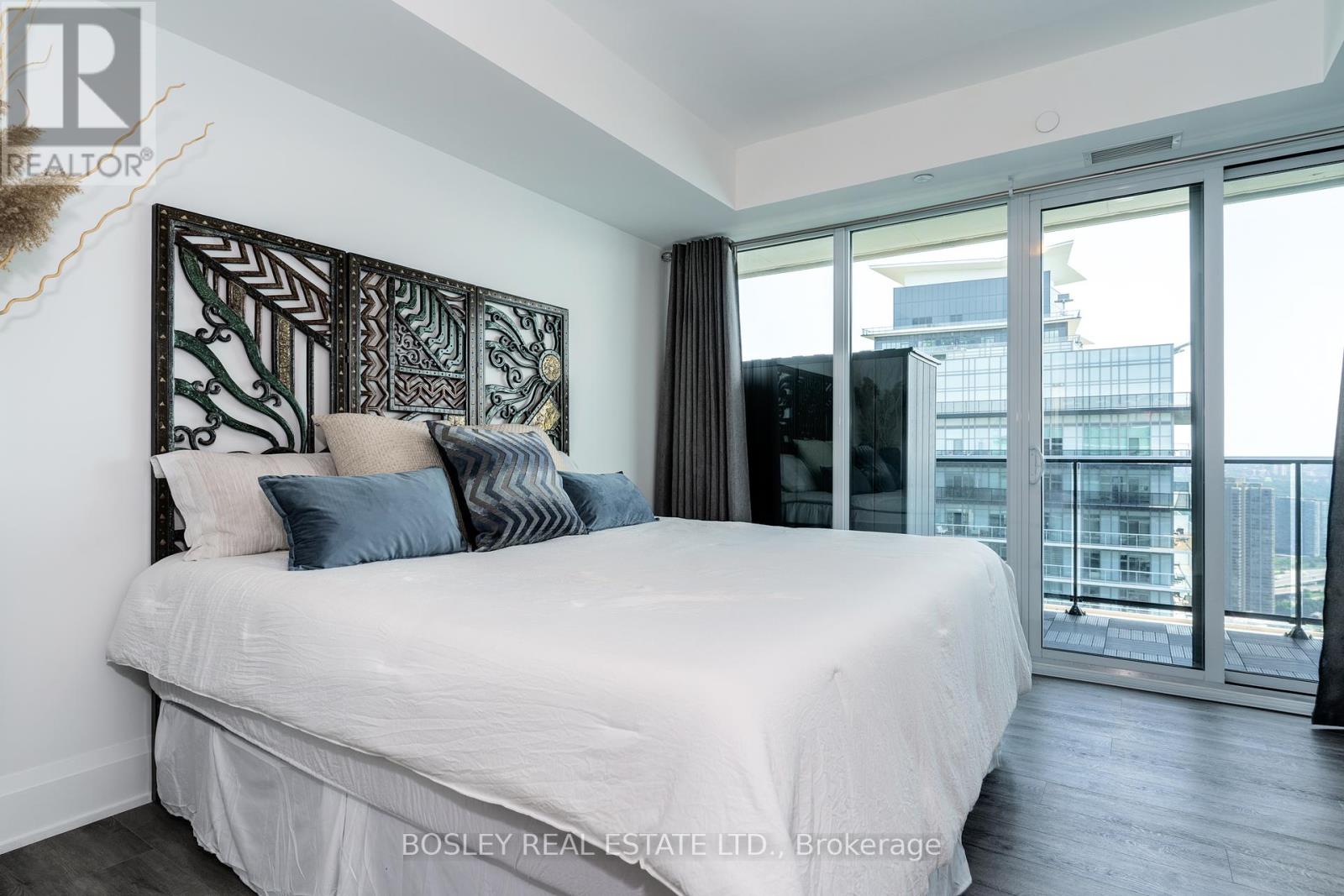 Photo 45 of 5104 70 Annie Craig Drive, Toronto ON