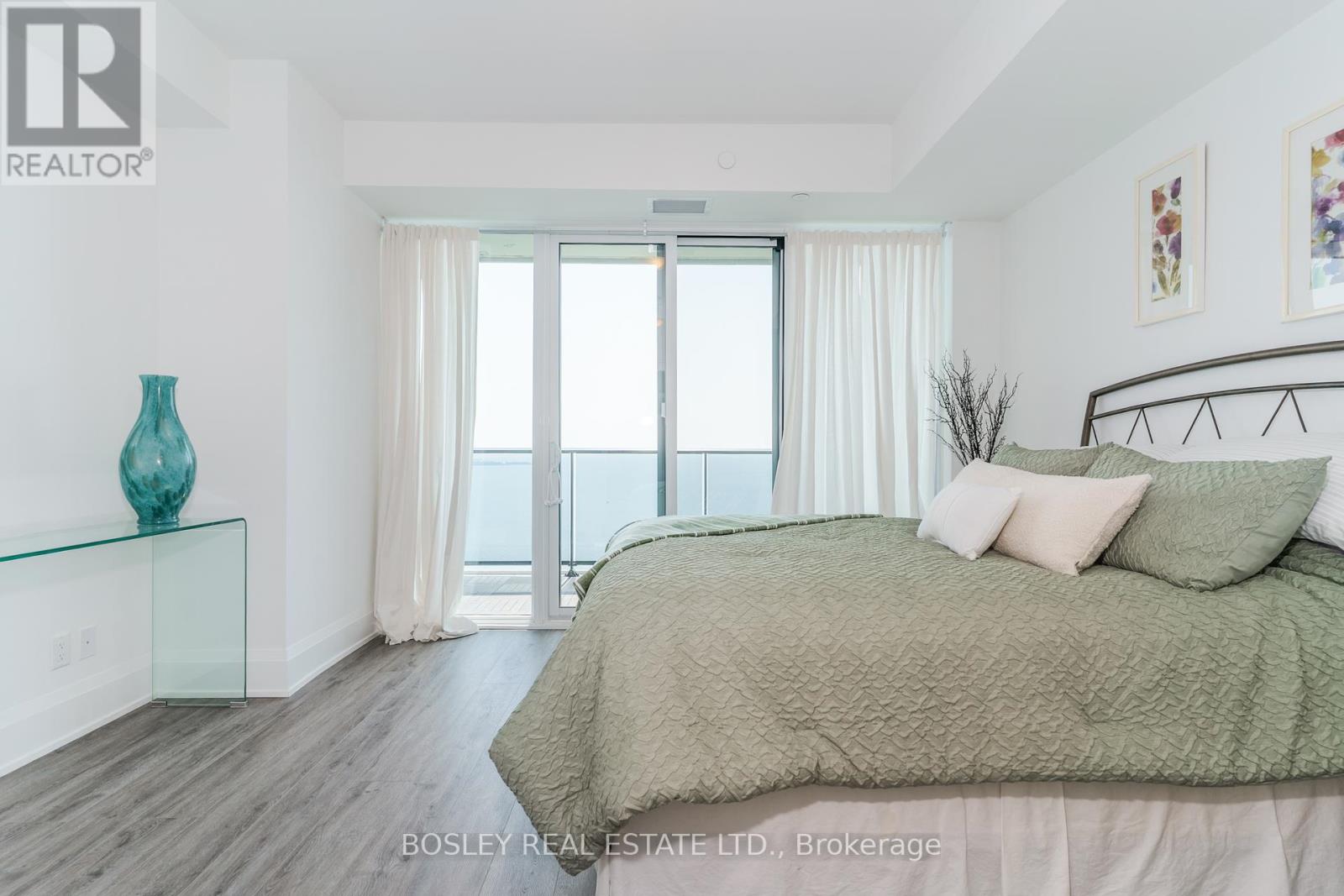 Photo 9 of 5104 70 Annie Craig Drive, Toronto ON