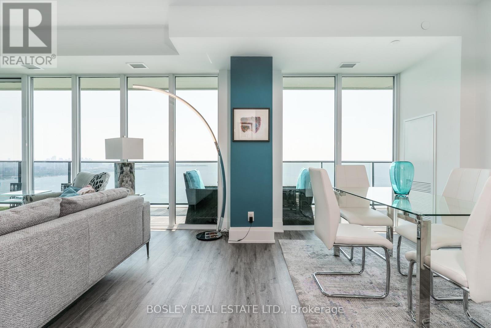 Photo 3 of 5104 70 Annie Craig Drive, Toronto ON