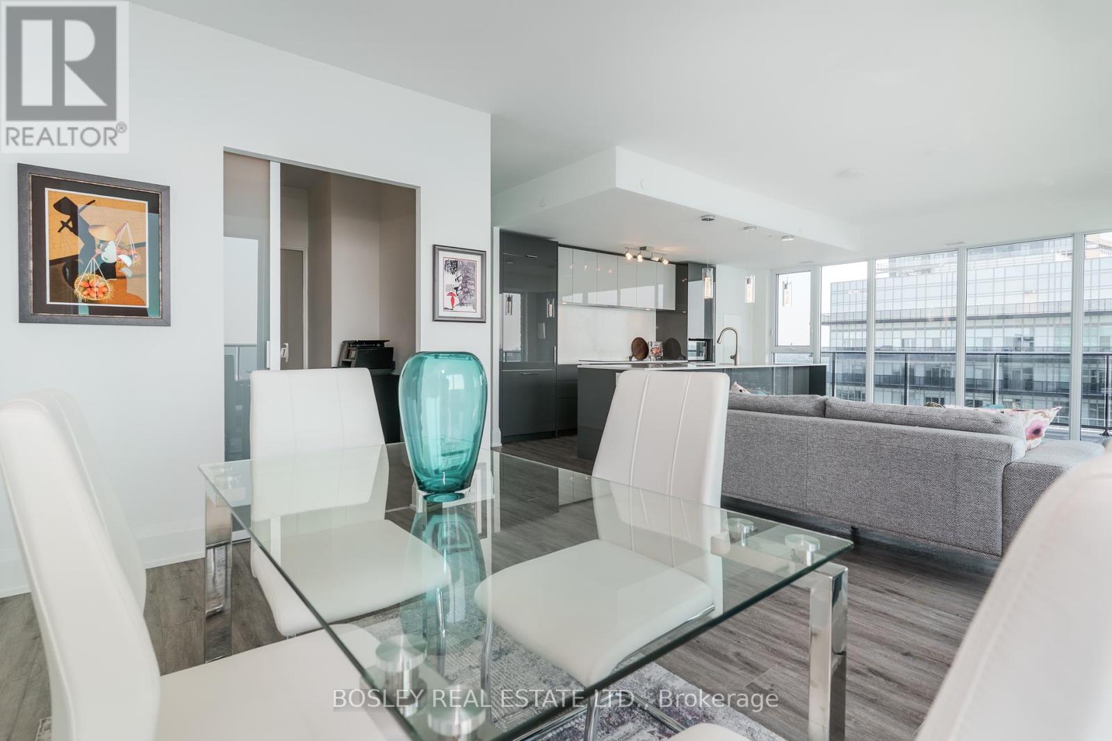 Photo 7 of 5104 70 Annie Craig Drive, Toronto ON