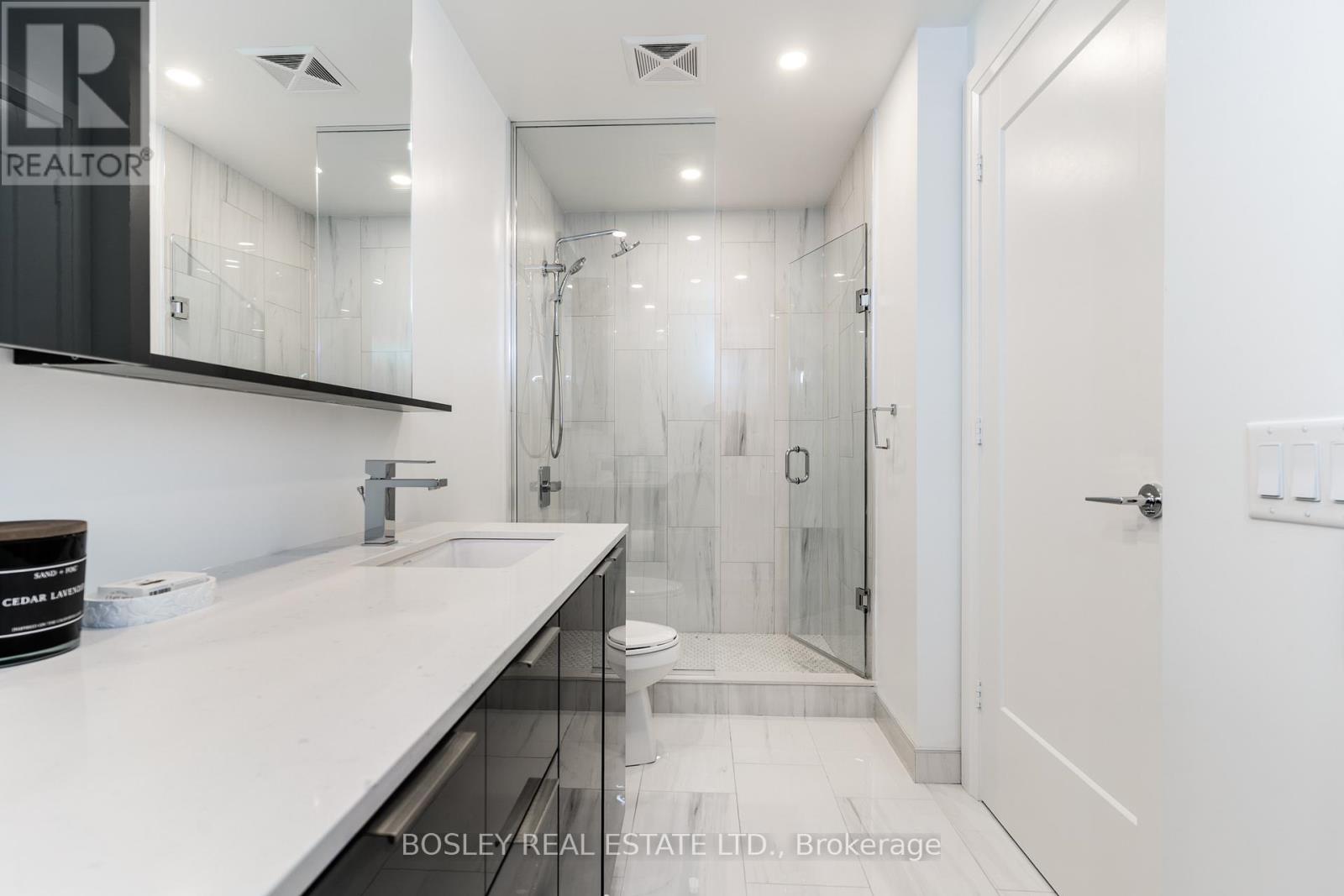 Photo 15 of 5104 70 Annie Craig Drive, Toronto ON