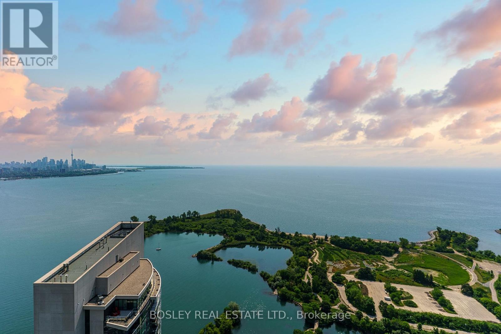 Photo 27 of 5104 70 Annie Craig Drive, Toronto ON