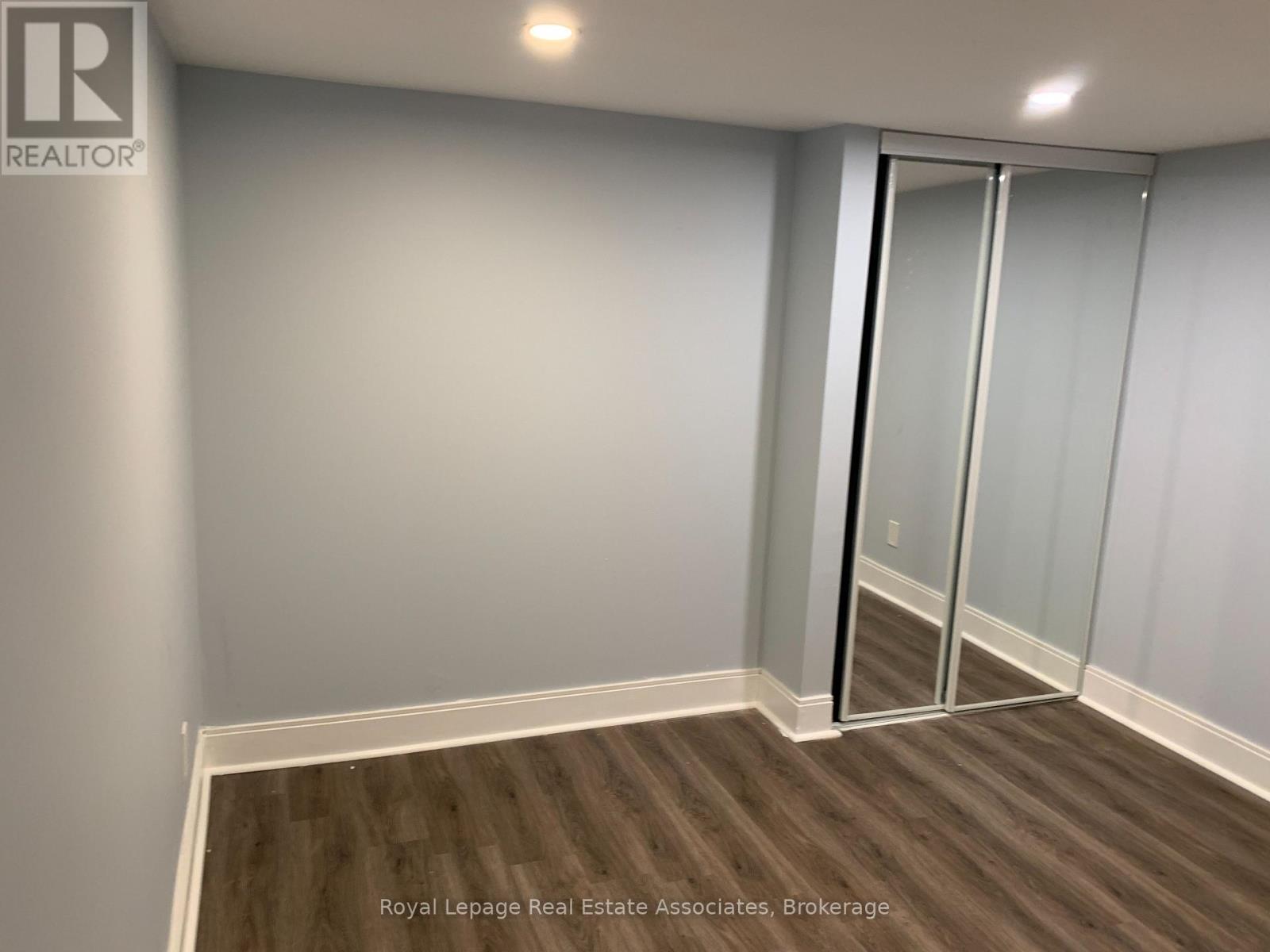 Photo 14 of Lower 114 Sail Crescent, Vaughan ON