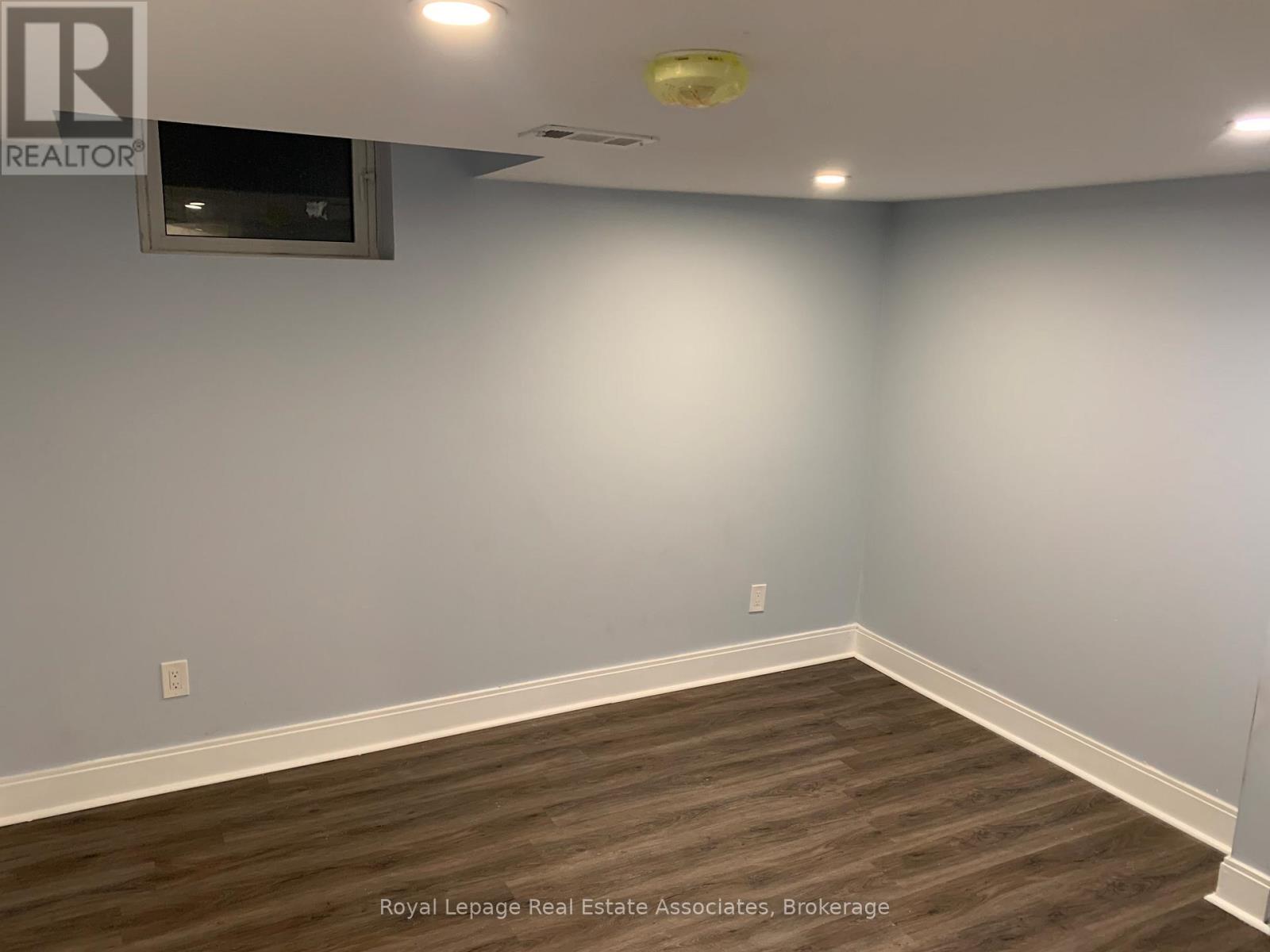 Photo 2 of Lower 114 Sail Crescent, Vaughan ON