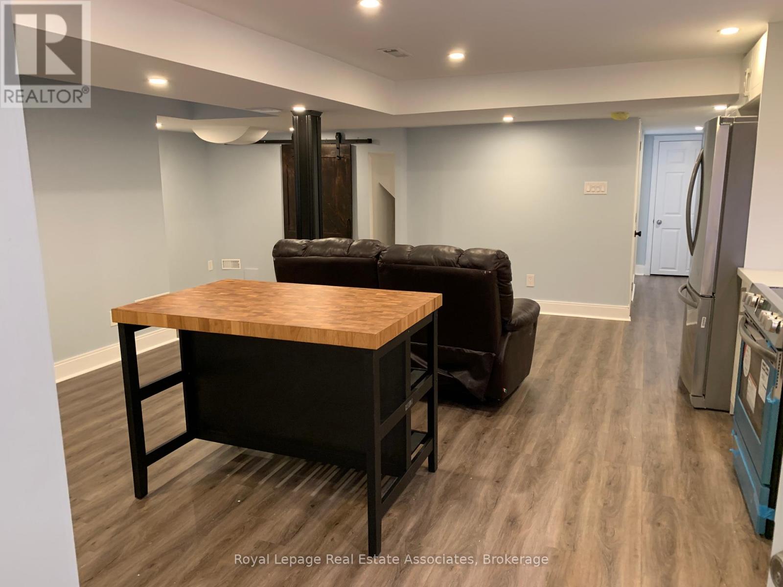 Photo 6 of Lower 114 Sail Crescent, Vaughan ON