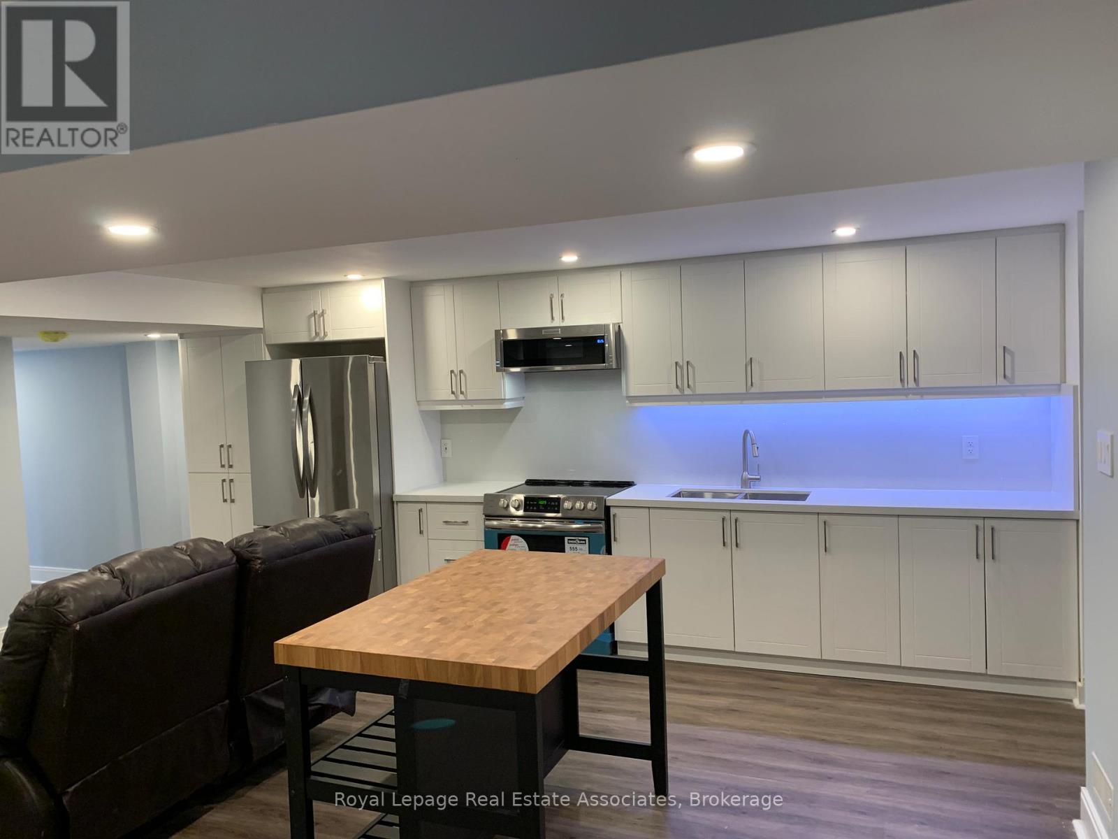 Photo 18 of Lower 114 Sail Crescent, Vaughan ON