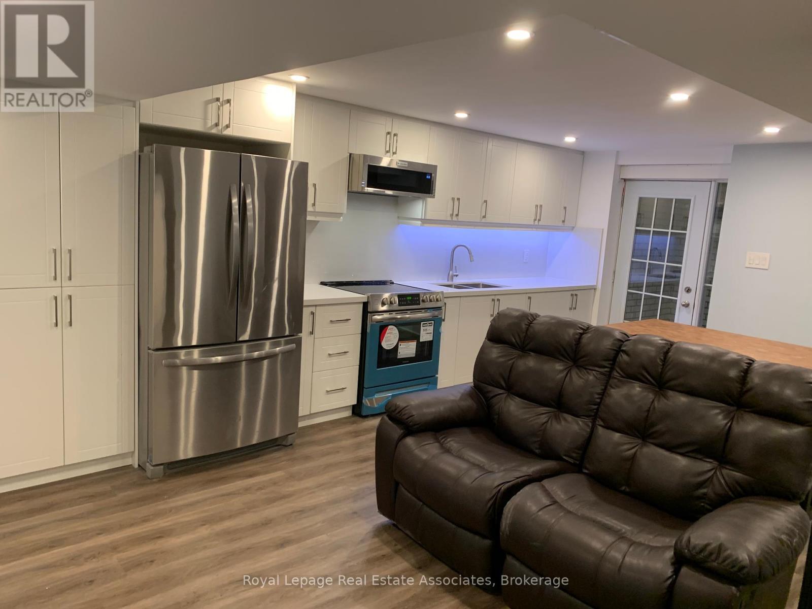 Photo 17 of Lower 114 Sail Crescent, Vaughan ON