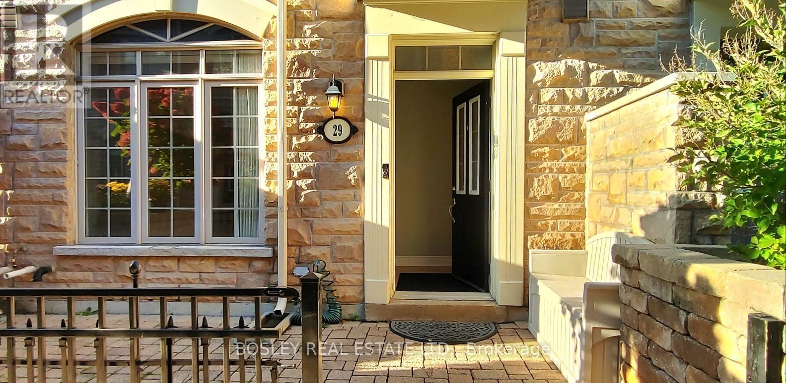 Photo 8 of 29 8 Brighton Place, Vaughan ON