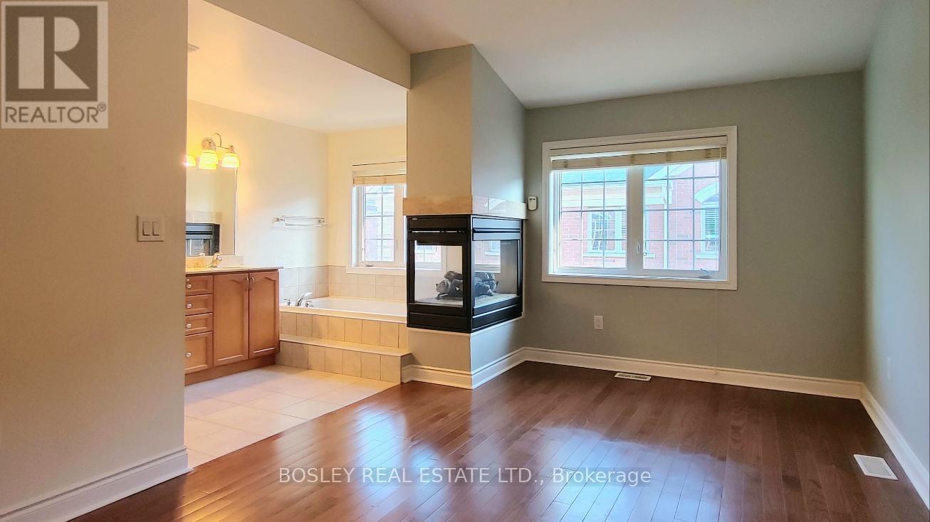 Photo 4 of 29 8 Brighton Place, Vaughan ON