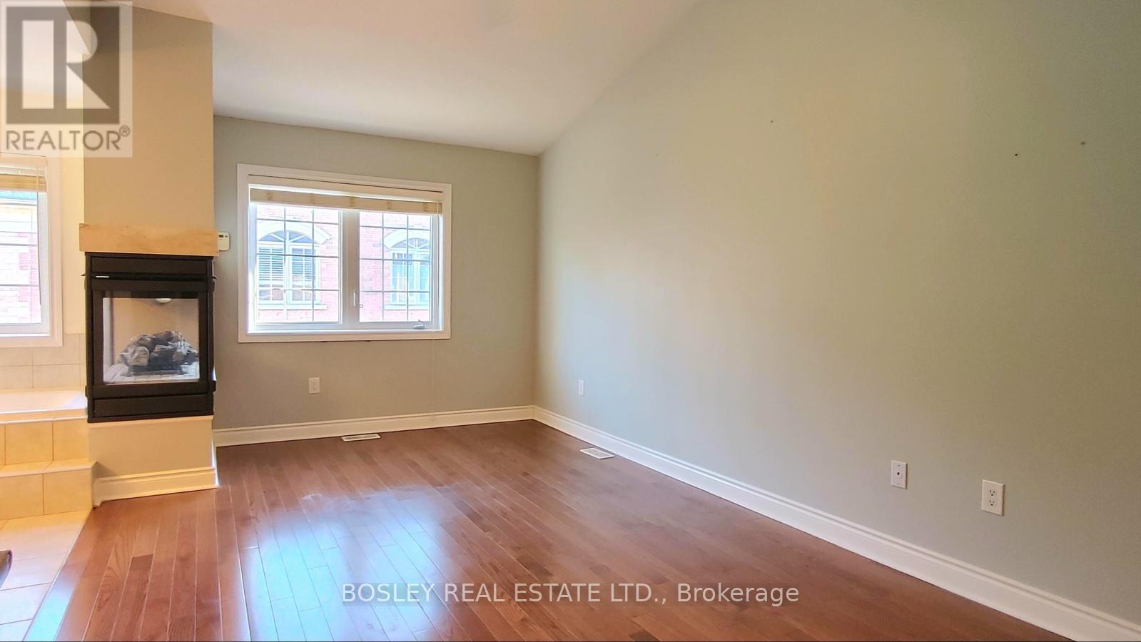 Photo 9 of 29 8 Brighton Place, Vaughan ON