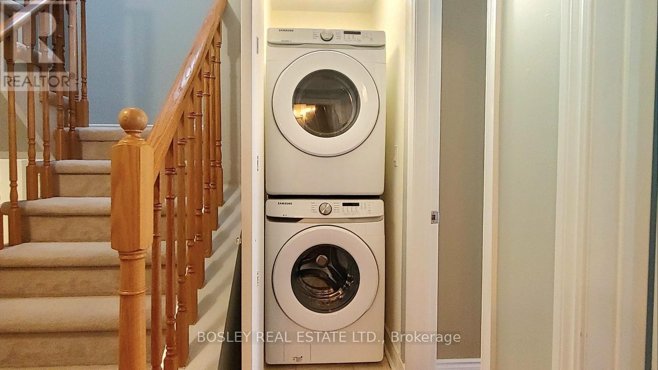 Photo 10 of 29 8 Brighton Place, Vaughan ON