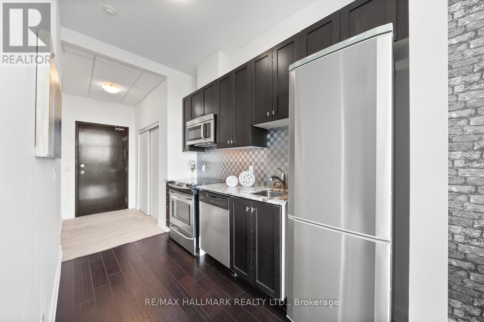 Photo 11 of 403 10376 Yonge Street, Richmond Hill ON