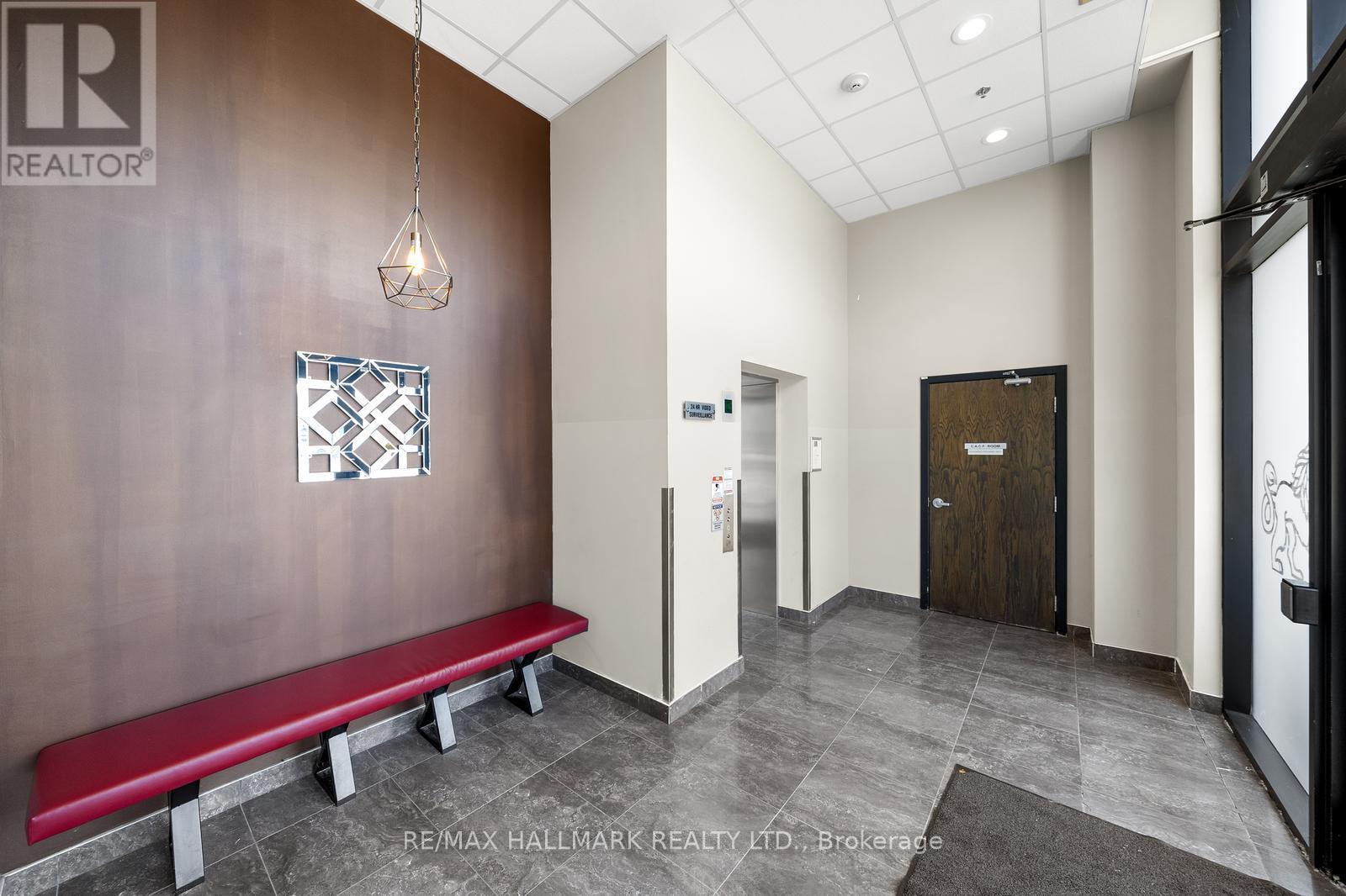 Photo 9 of 403 10376 Yonge Street, Richmond Hill ON