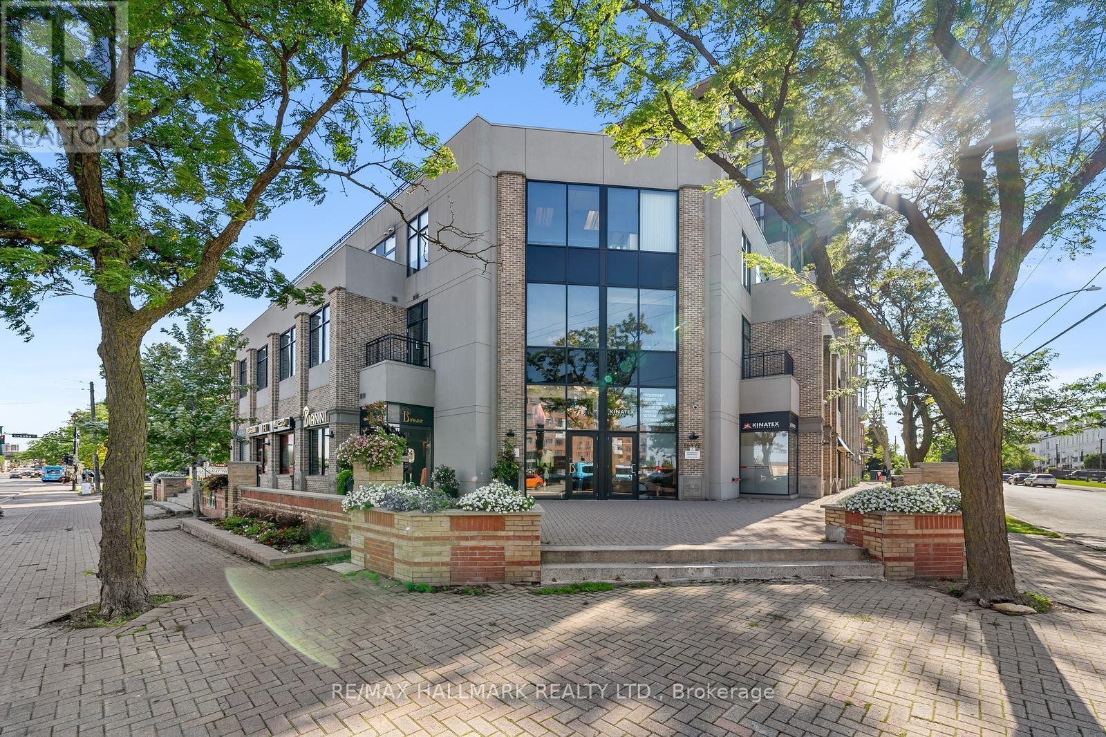Photo 5 of 403 10376 Yonge Street, Richmond Hill ON
