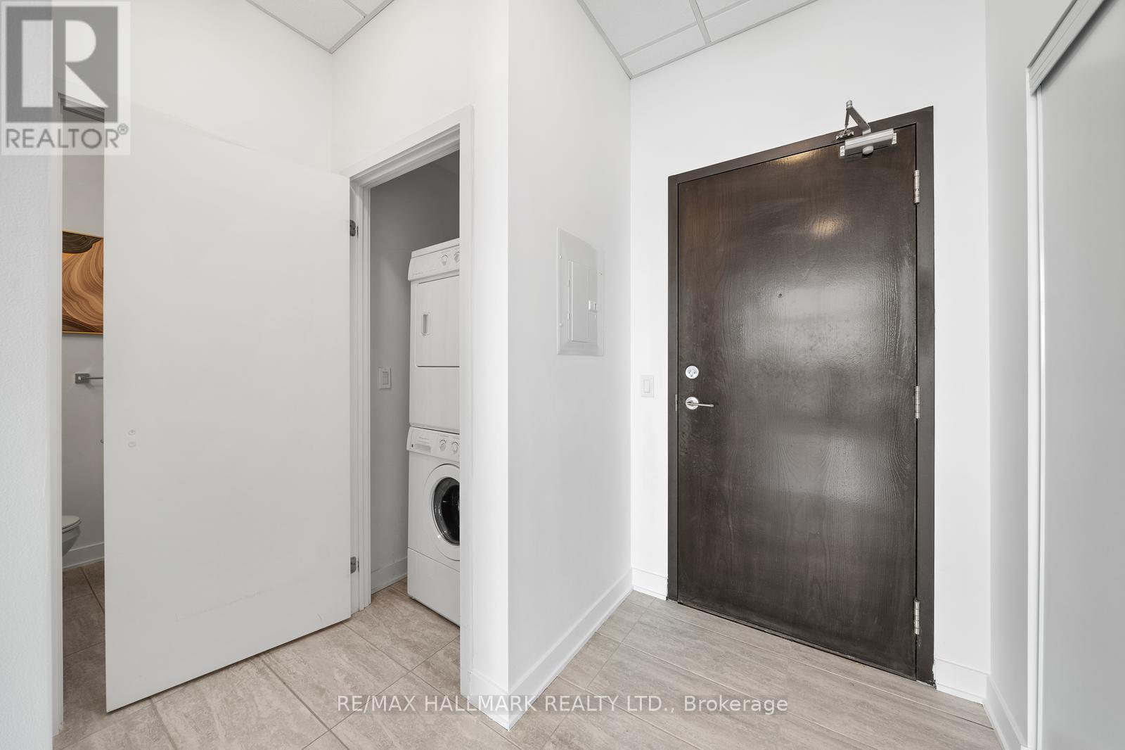 Photo 27 of 403 10376 Yonge Street, Richmond Hill ON