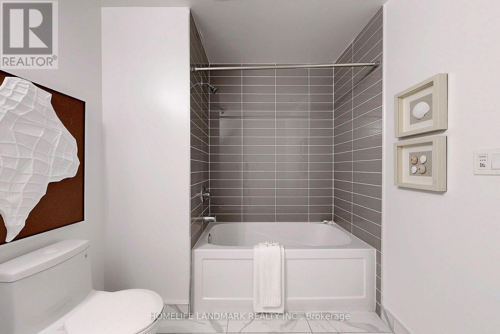 Photo 32 of 730 10 Rouge Valley Drive W, Markham ON