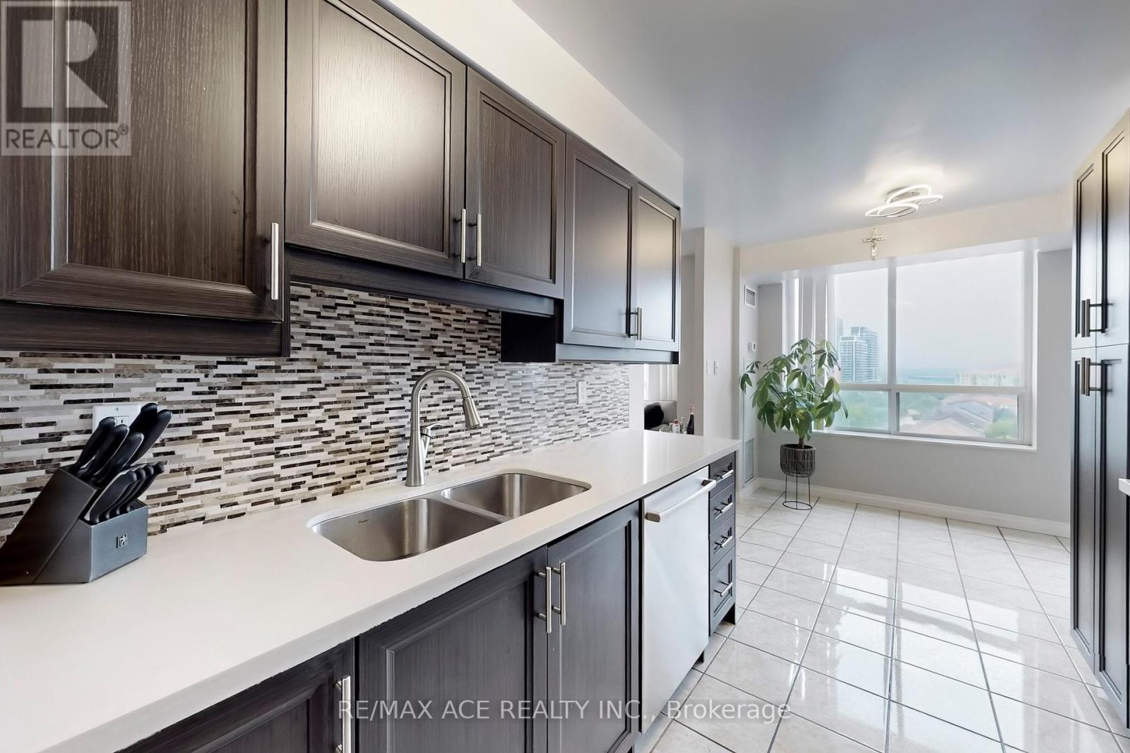Photo 19 of 1108 29 Northern Heights Drive, Richmond Hill ON