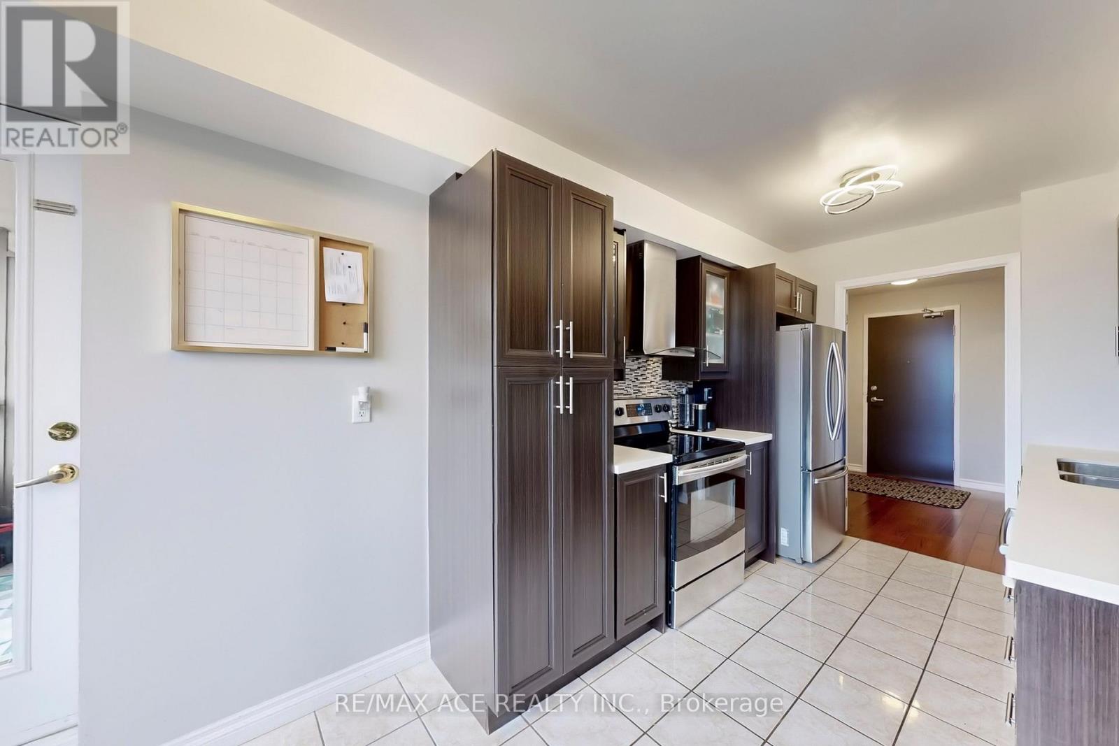 Photo 38 of 1108 29 Northern Heights Drive, Richmond Hill ON