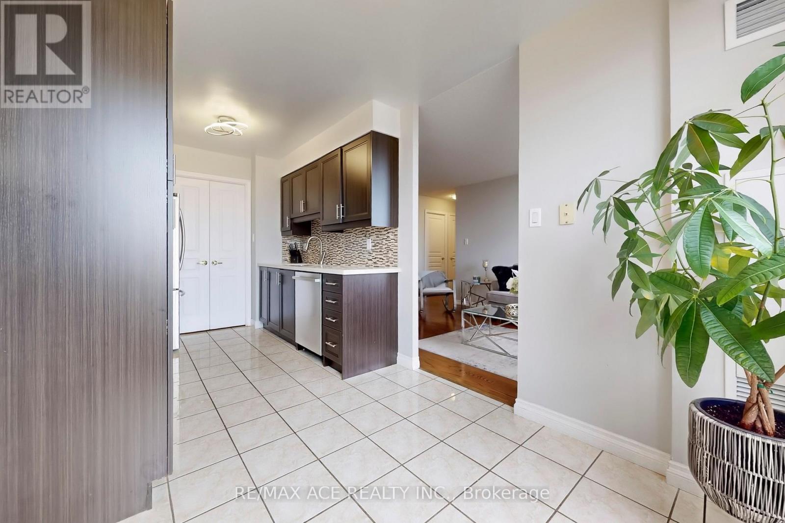 Photo 25 of 1108 29 Northern Heights Drive, Richmond Hill ON