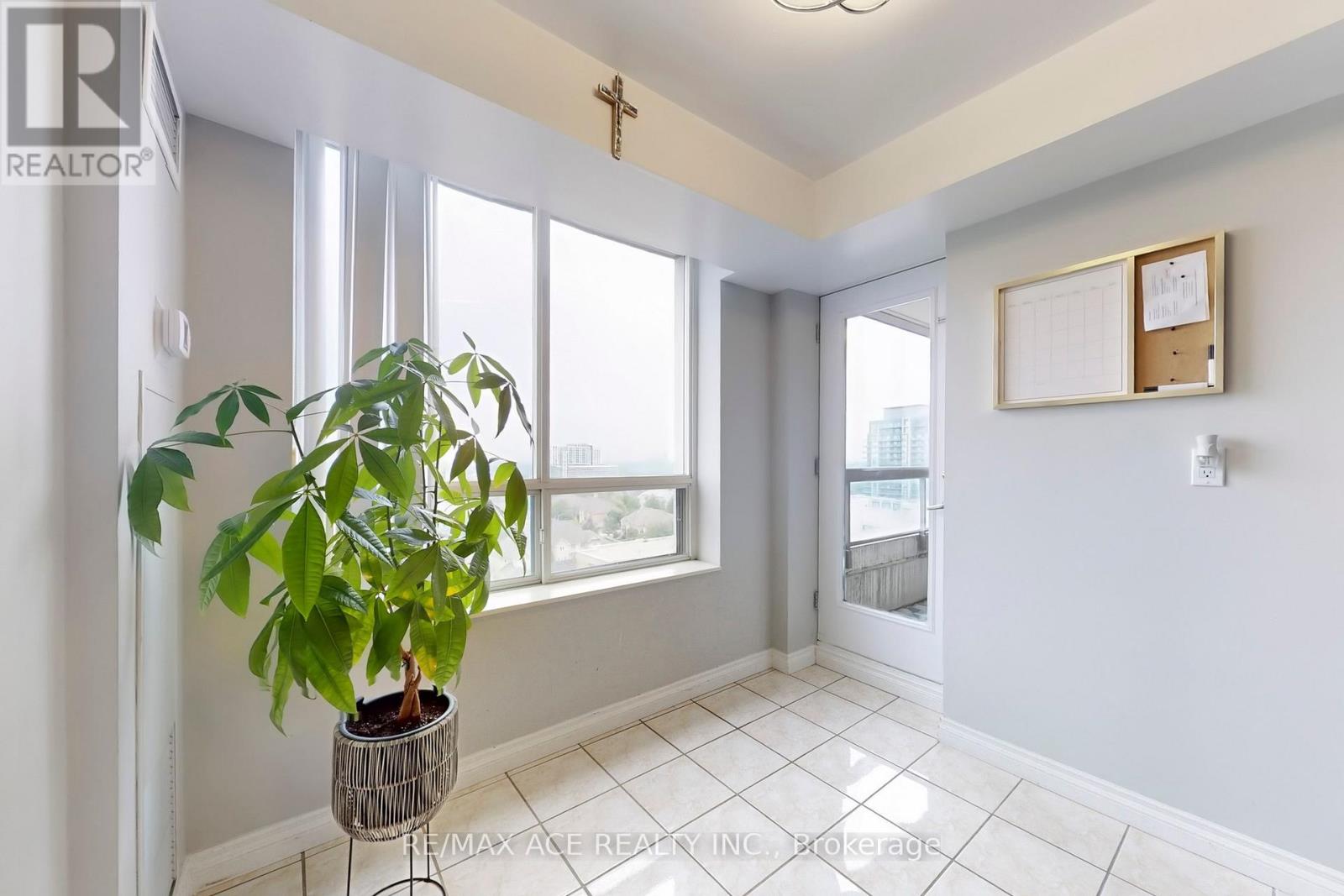 Photo 3 of 1108 29 Northern Heights Drive, Richmond Hill ON