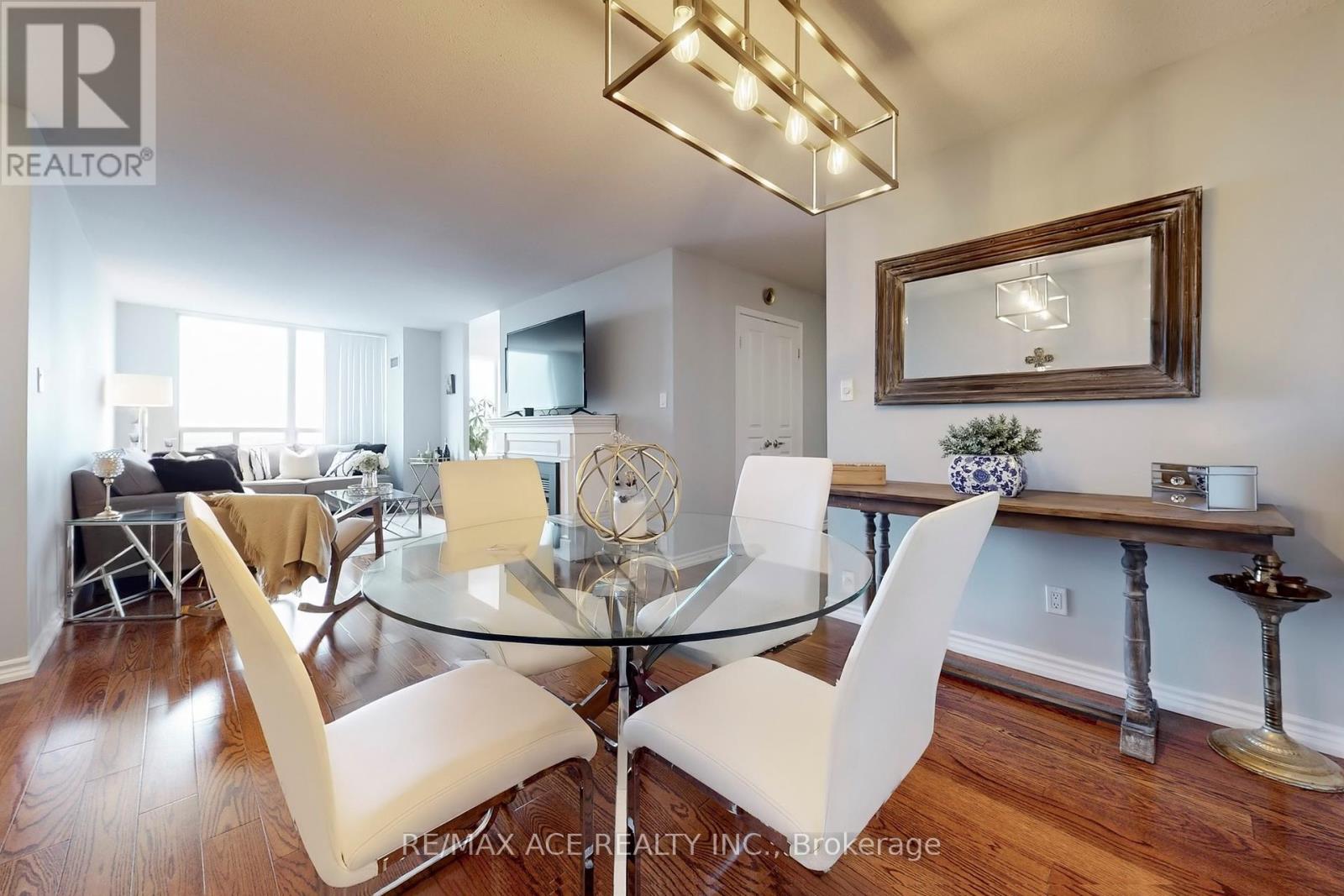 Photo 17 of 1108 29 Northern Heights Drive, Richmond Hill ON