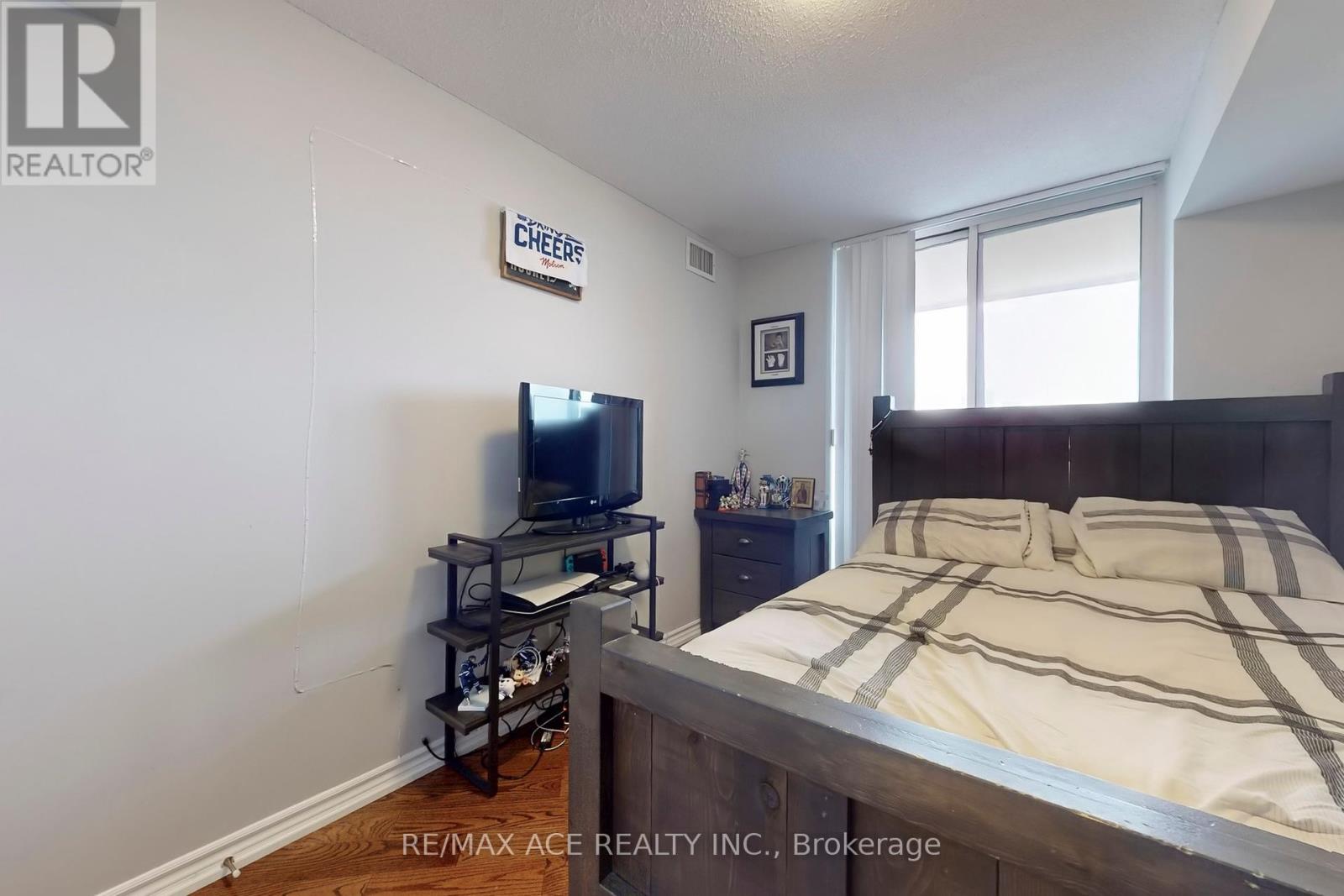 Photo 11 of 1108 29 Northern Heights Drive, Richmond Hill ON
