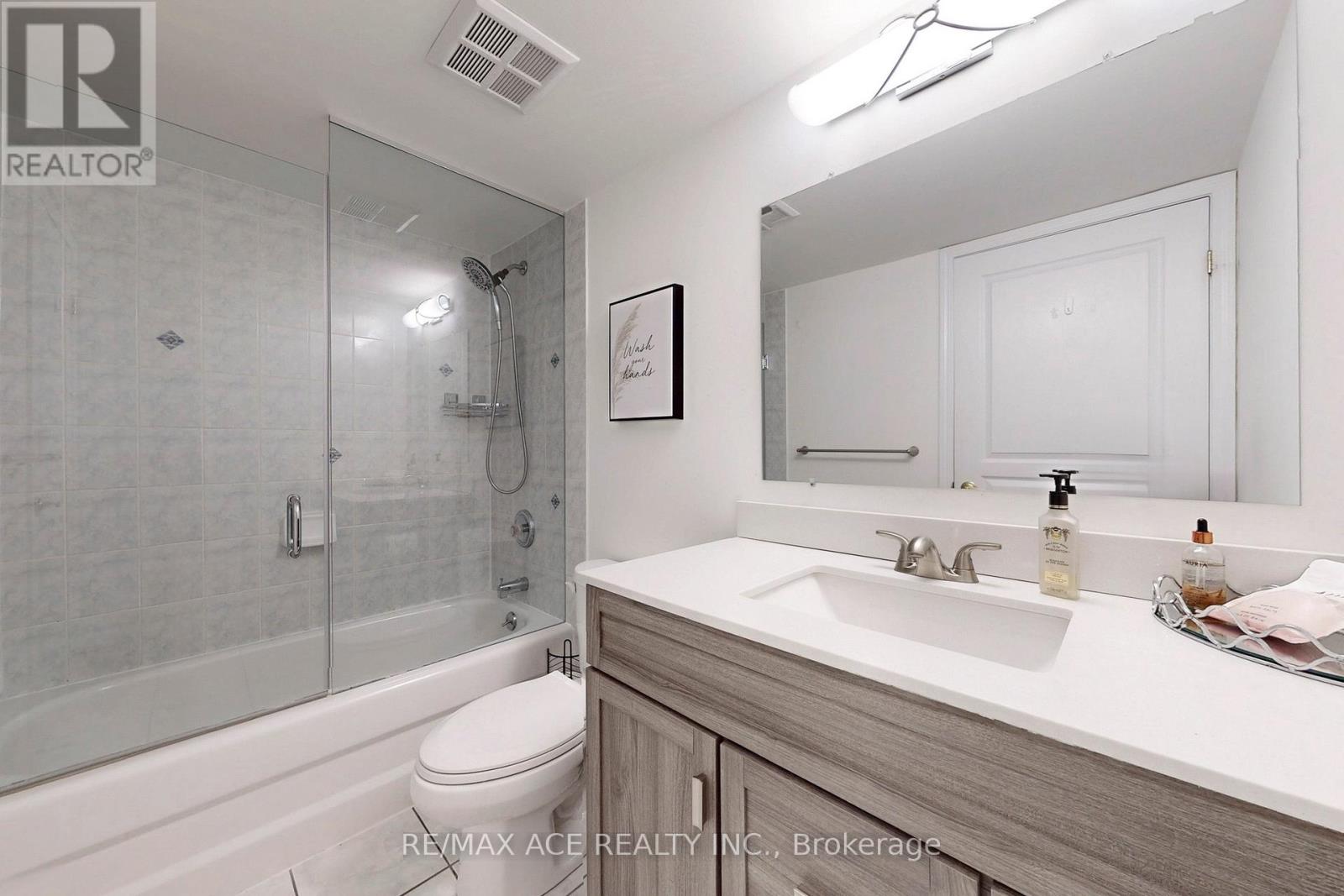Photo 15 of 1108 29 Northern Heights Drive, Richmond Hill ON