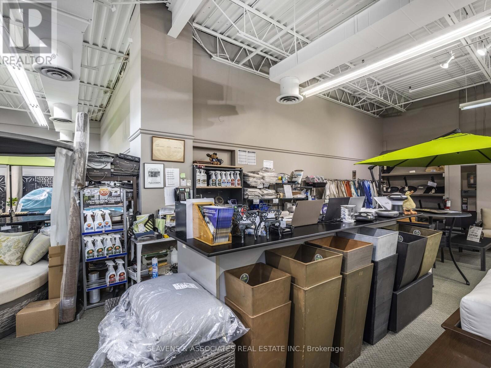 Photo 16 of 25 28 160 East Beaver Creek Road, Richmond Hill ON