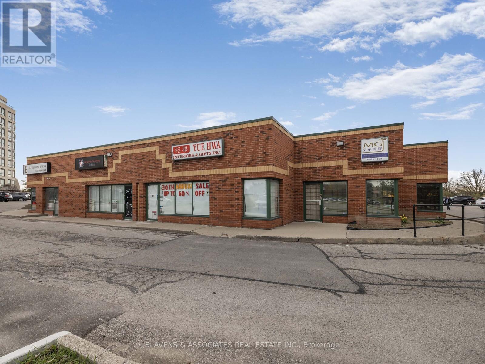 Photo 10 of 25 28 160 East Beaver Creek Road, Richmond Hill ON
